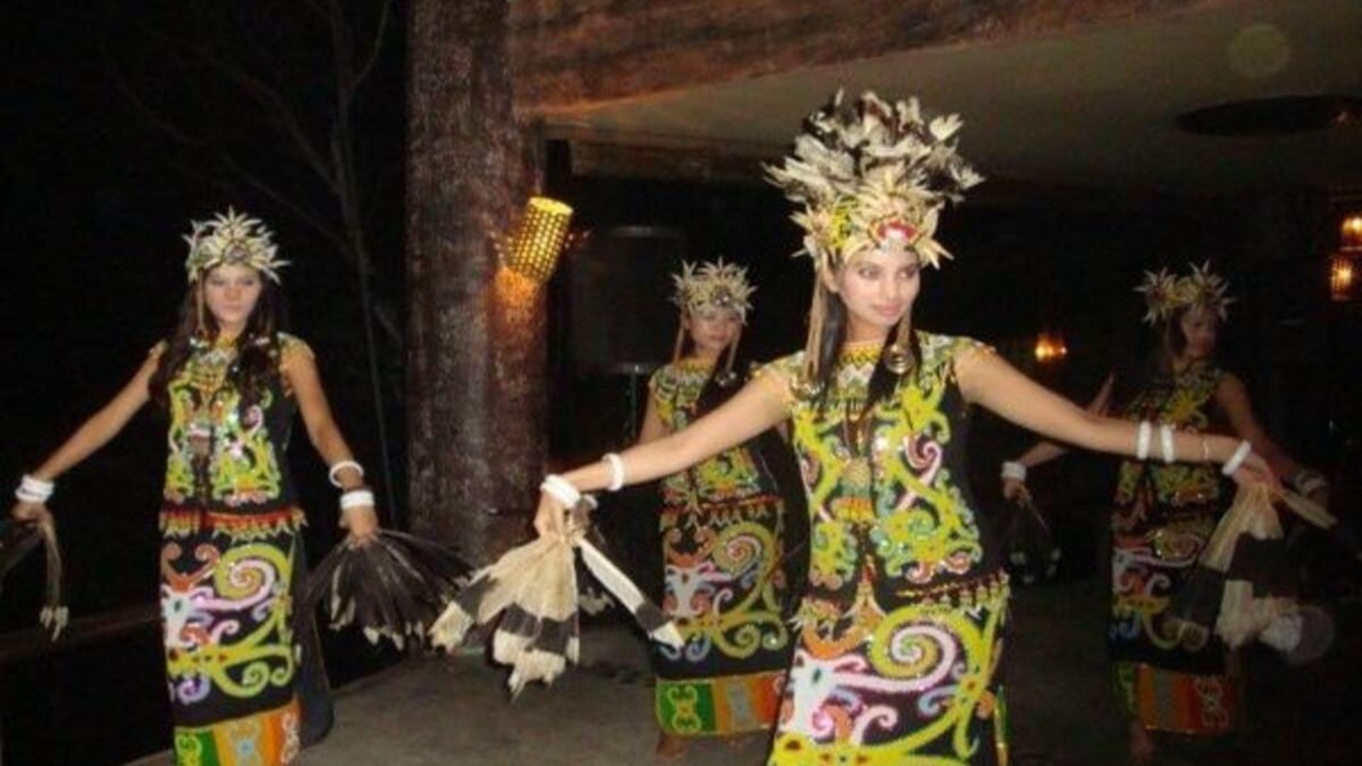 Kesenian Tradisional Kalimantan Barat (tari burung enggang)